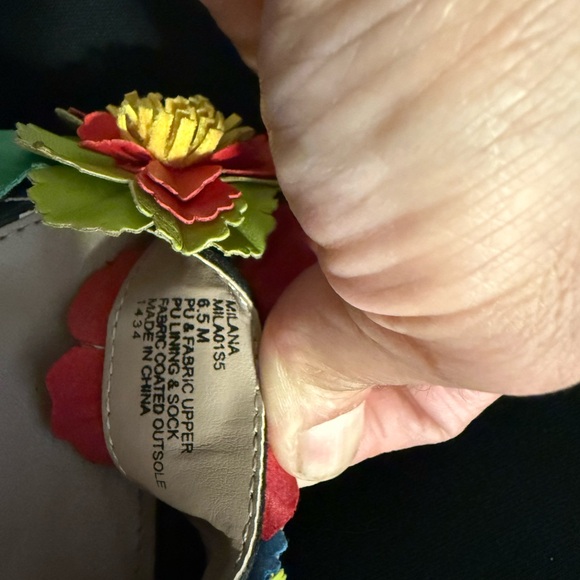 Betsey Johnson Black Floral Platform Heels - Picture 3 of 3